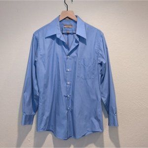 Van Heusen Light Blue Fitted Button Down Dress Shirt Size M